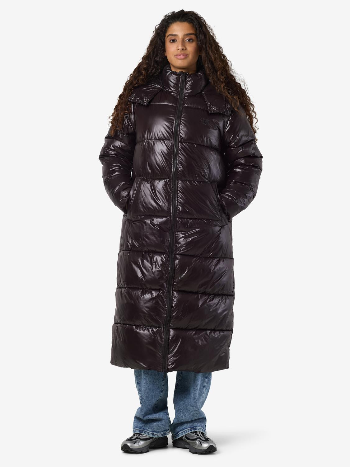 model_shot-front